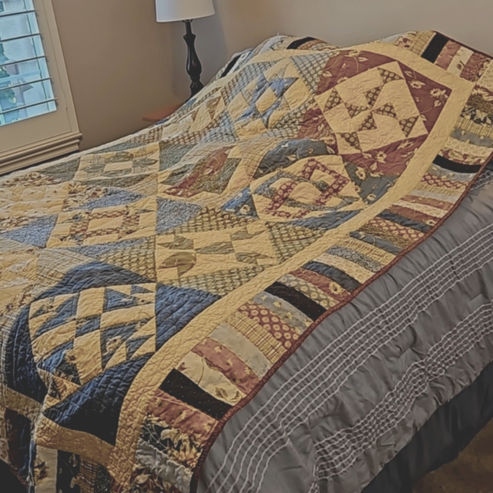 75”x86” New Twin Size Cotton Patchwork Quilt. Great as a Christmas present.